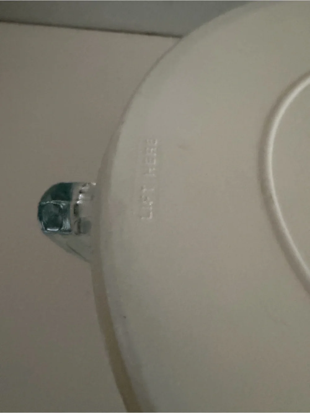 Pampered chef’s batter mixing Bowl with White Lid - Home Kitchen